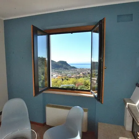 Montegolo Four With Pool And View Costermano