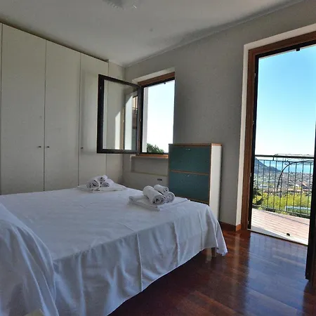 Montegolo Four With Pool And View Costermano